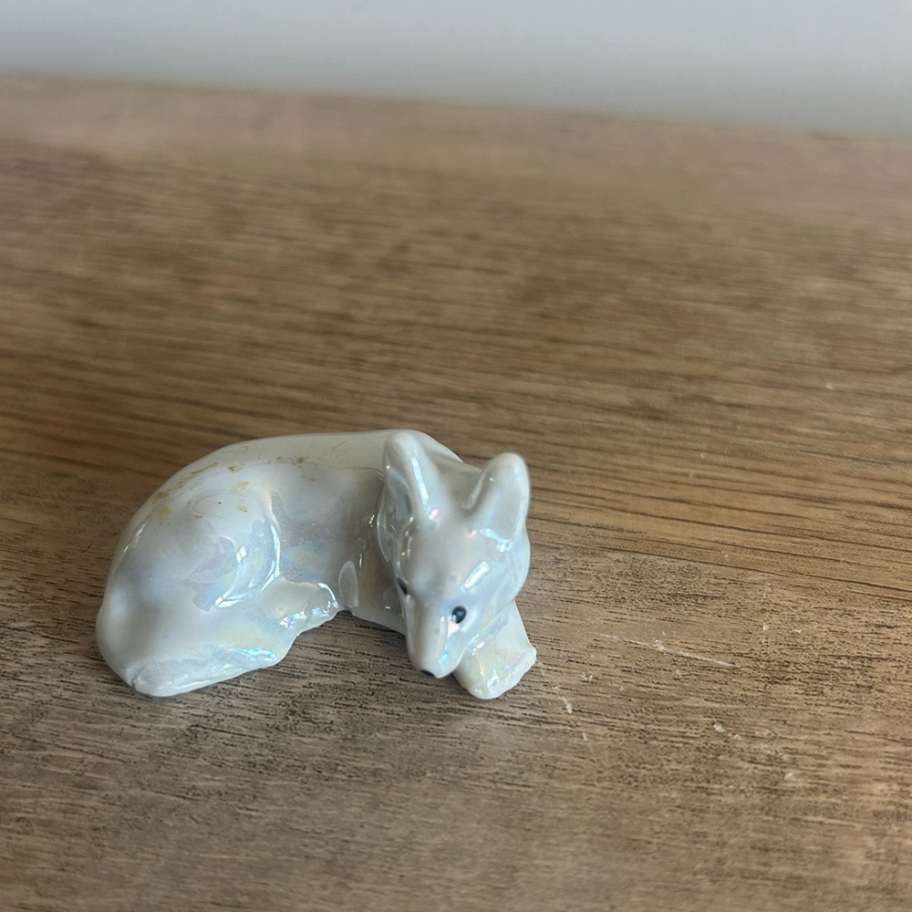 VTG Japan Porcelain Figurine Ceramic‎  Pottery Opalescent Silver Dog Laying Down